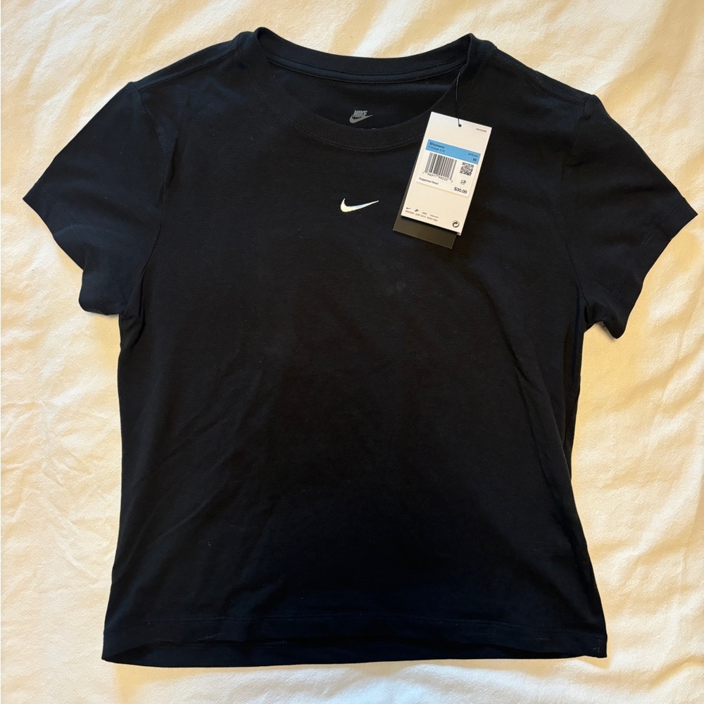 Nike Sportswear Chill Knit Short Sleeve T-Shirt - Brand New With Tags
